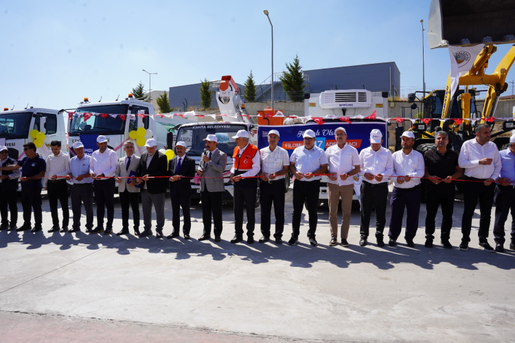 Kahta Belediyesi Tarihinin En Büyük Araç Alımını Gerçekleştirdi
