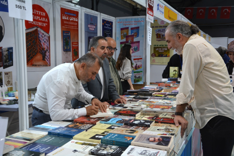 Kahtalı Yazar Okuyucuları ile Buluştu