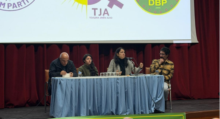 DEM Kahta'da uyuşturucuyla mücadele için yürüyüş yaptı, panel düzenledi