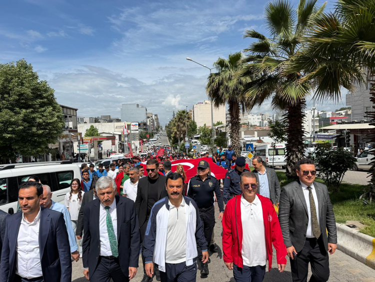 Kahta'da kortej yürüyüşü ve çelenk sunma töreni gerçekleşti