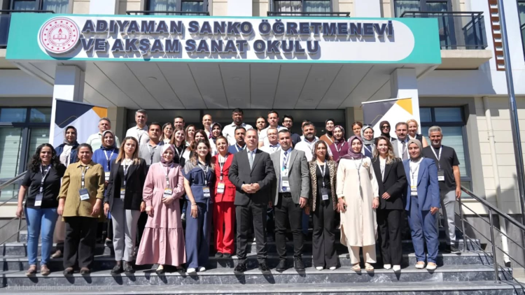 Öğretmenlere Yapay Zekâ Destekli Proje Yazma Eğitimi Veriliyor