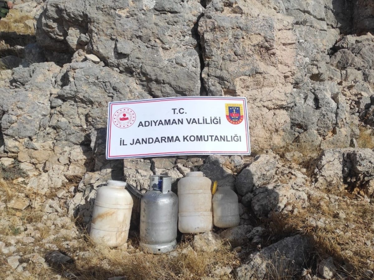 PKK'ya ait yaşam malzemeleri ele geçirildi