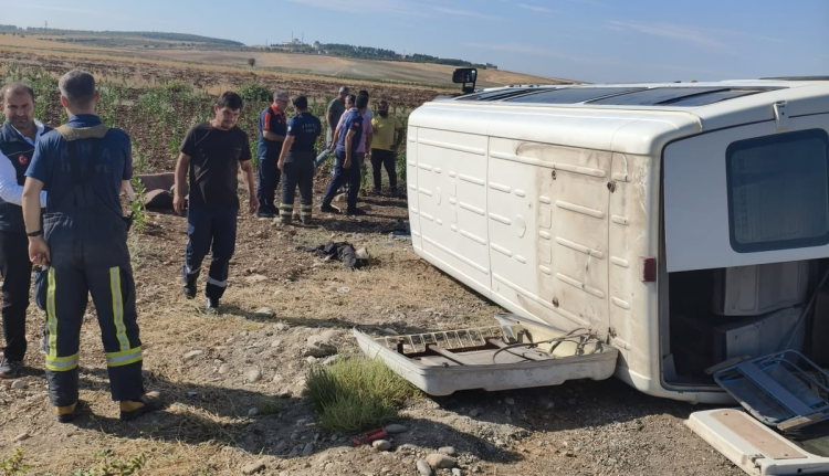 Samsat yolunda minibüs kazası: 8 kişi yaralandı